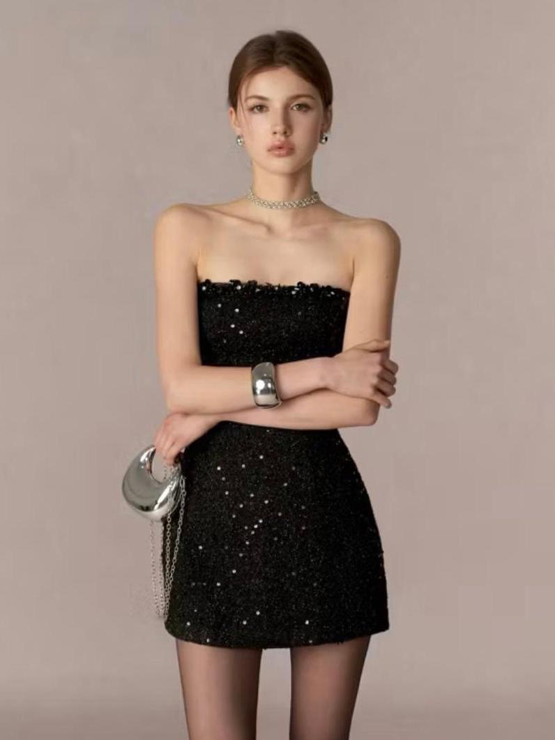 M me eme フェザースパンコールミニワンピース 即納】ホルターネックスパンコールミニワンピース | Mily anjo