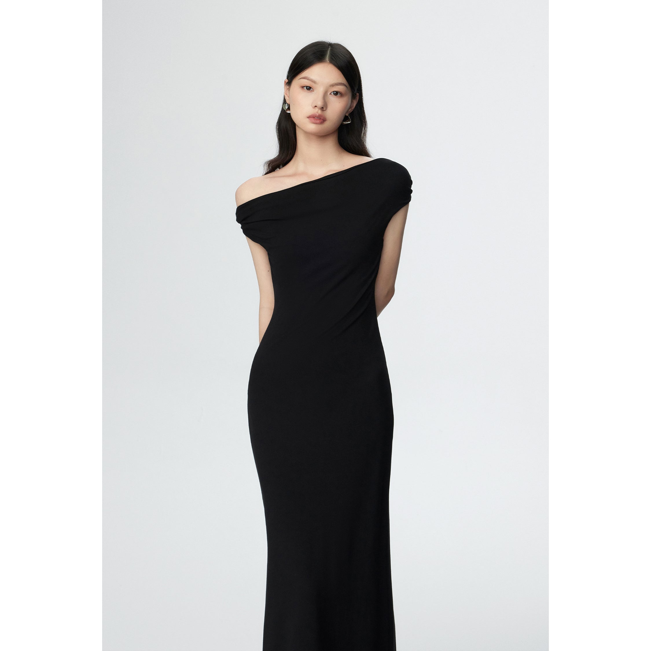 ワンショルダーギャザードレープロングドレス［m117］